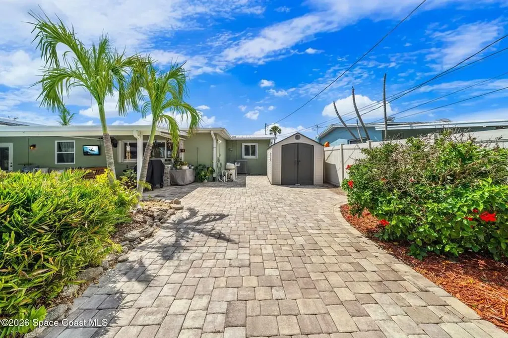 121 Algonquin Terrace Indian Harbour Beach FL 32937