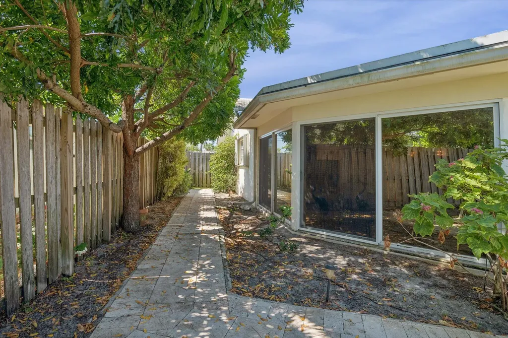 611 SE 11th Street Pompano Beach FL 33060