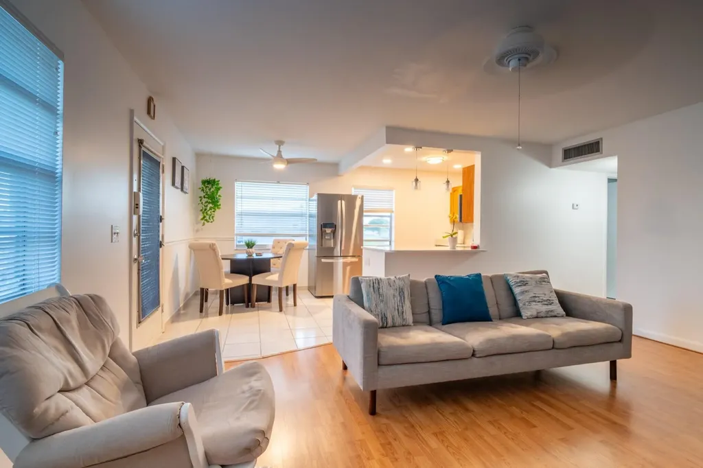 313 Burgundy G Delray Beach FL 33484