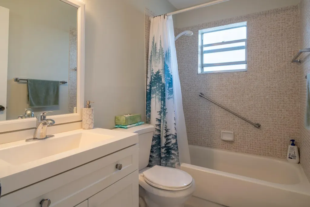313 Burgundy G Delray Beach FL 33484