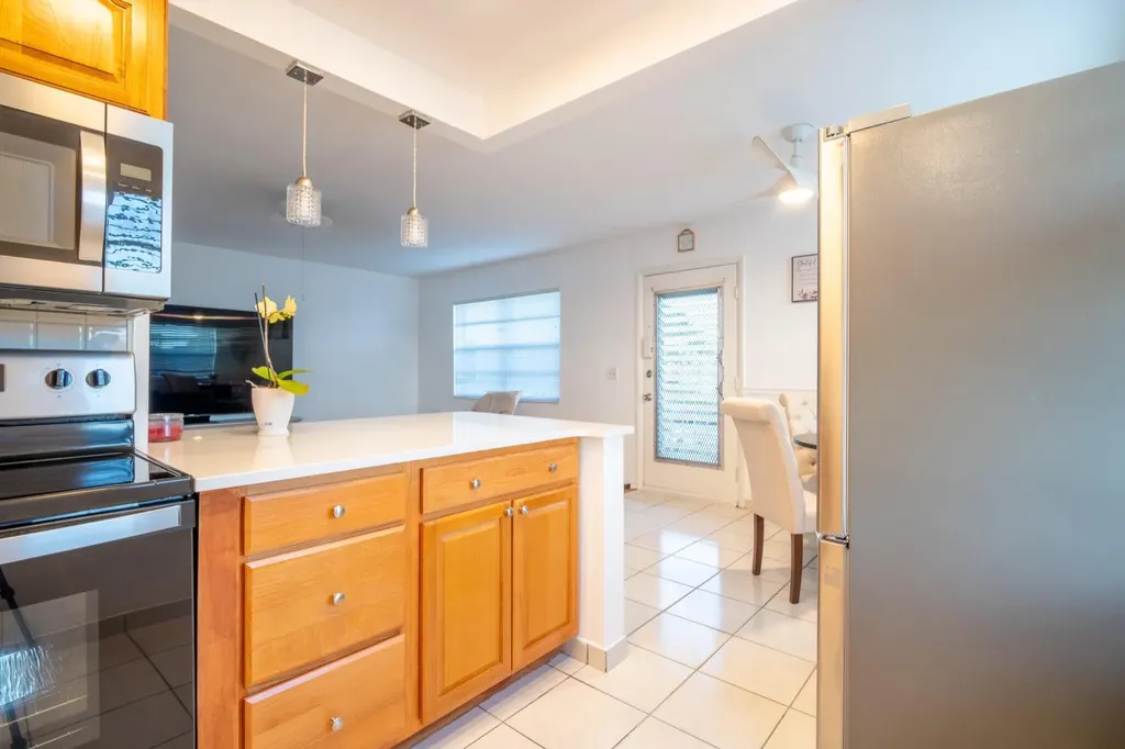 313 Burgundy G Delray Beach FL 33484