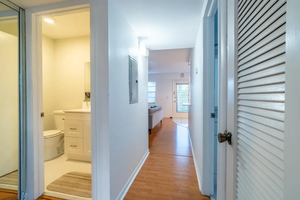313 Burgundy G Delray Beach FL 33484