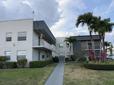 313 Burgundy G Delray Beach FL 33484