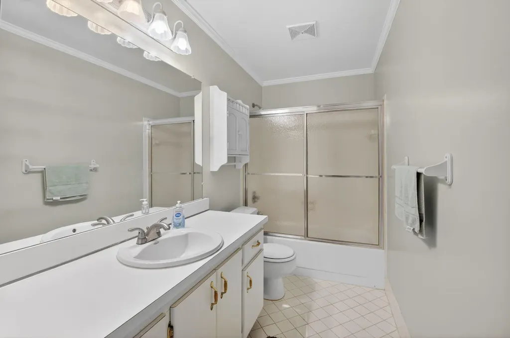 6068 Vía Diana Delray Beach FL 33484