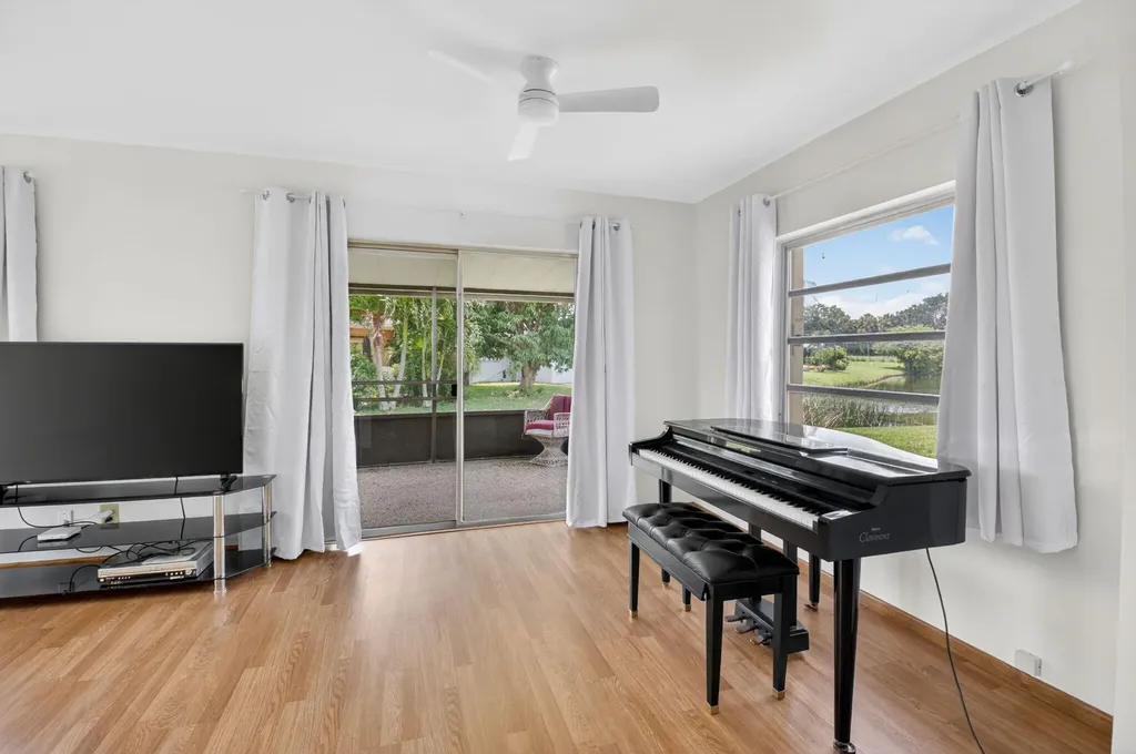 6068 Vía Diana Delray Beach FL 33484