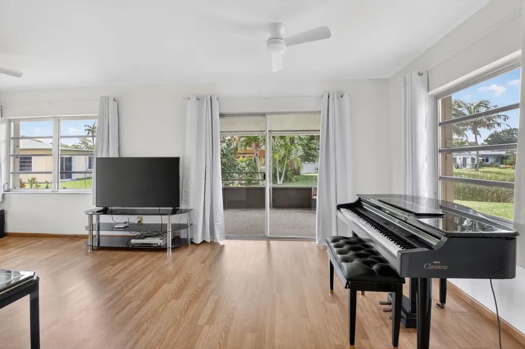 6068 Vía Diana Delray Beach FL 33484