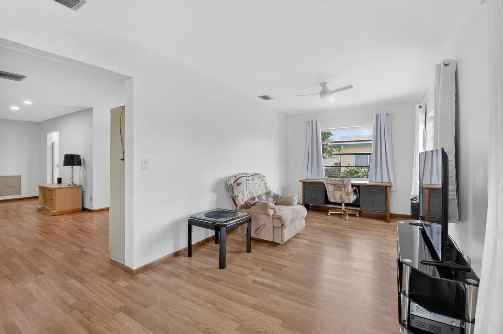 6068 Vía Diana Delray Beach FL 33484