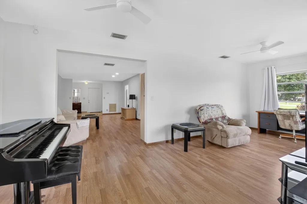 6068 Vía Diana Delray Beach FL 33484