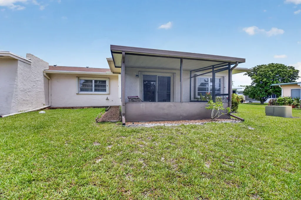 6068 Vía Diana Delray Beach FL 33484