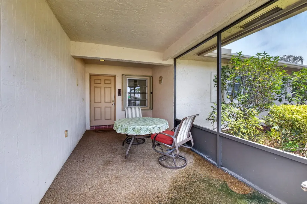 6068 Vía Diana Delray Beach FL 33484