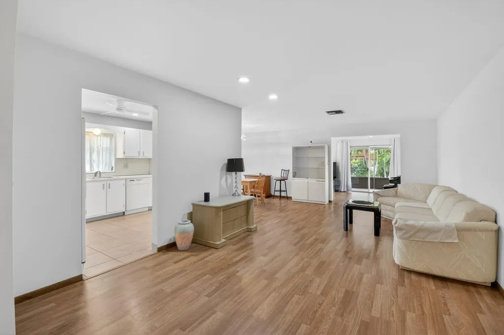 6068 Vía Diana Delray Beach FL 33484