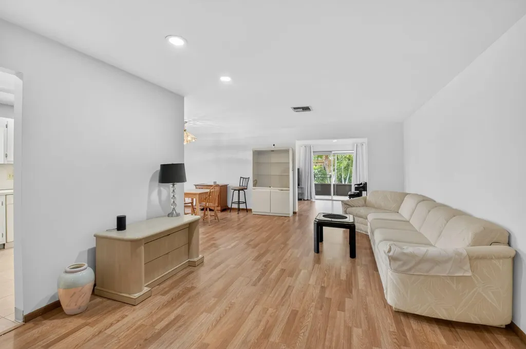 6068 Vía Diana Delray Beach FL 33484