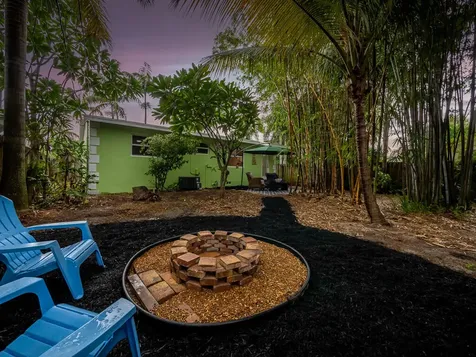 418 N Palmway Lake Worth Beach FL 33460
