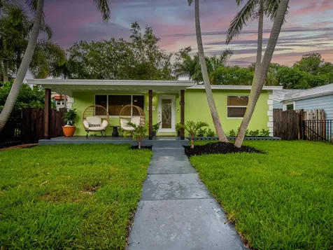 418 N Palmway Lake Worth Beach FL 33460