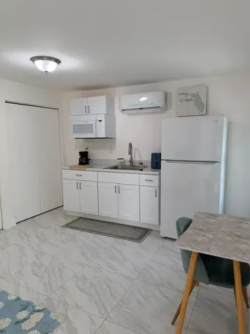 735 NE 37th Oakland Park FL 33334