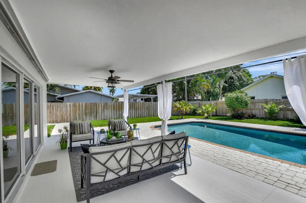 832 SW 10th Avenue Boca Raton FL 33486