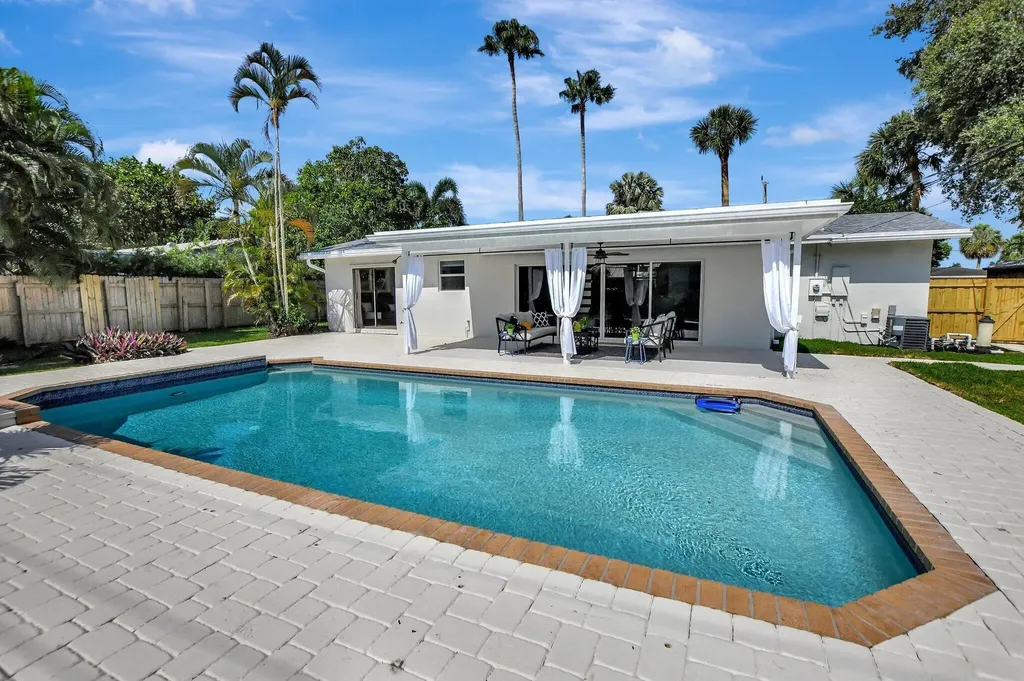 832 SW 10th Avenue Boca Raton FL 33486