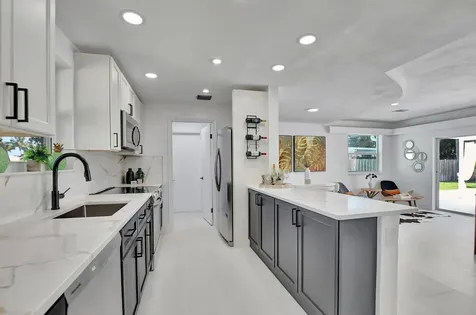 832 SW 10th Avenue Boca Raton FL 33486