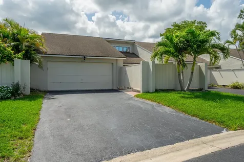 12858 Spinnaker Lane Wellington FL 33414