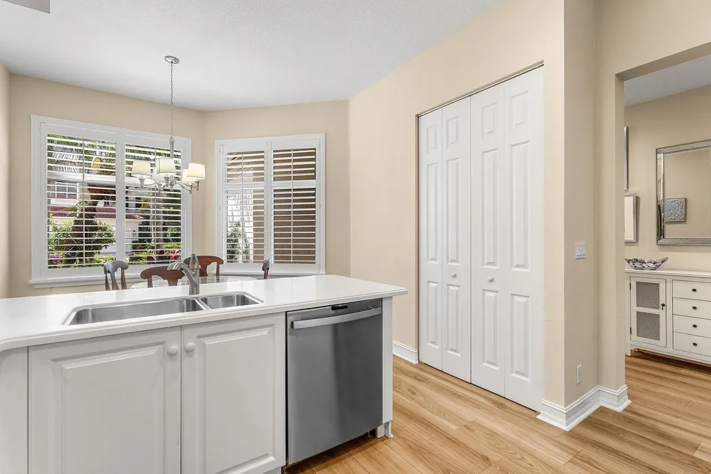 101 Palm Bay Palm Beach Gardens FL 33418