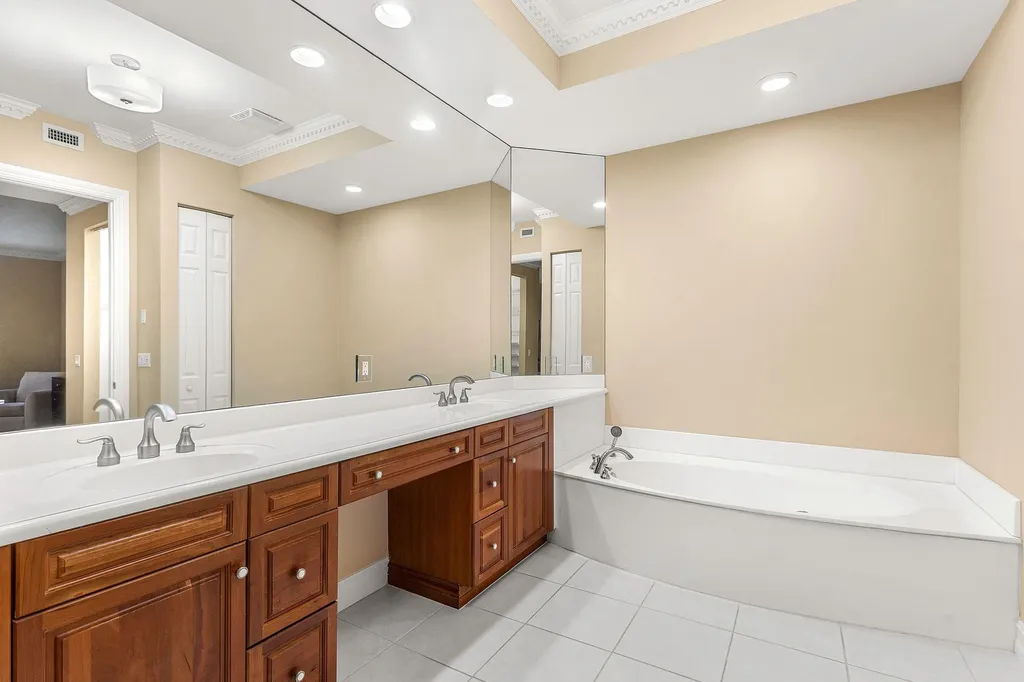101 Palm Bay Palm Beach Gardens FL 33418