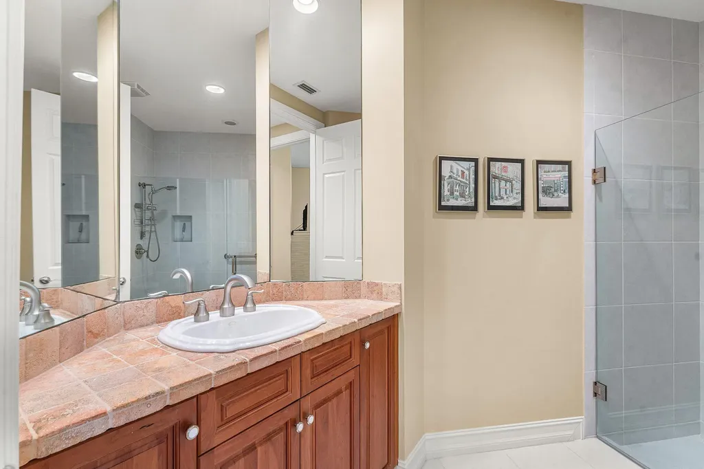 101 Palm Bay Palm Beach Gardens FL 33418