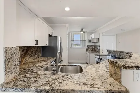 115 Lake Emerald Oakland Park FL 33309
