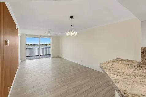 115 Lake Emerald Oakland Park FL 33309