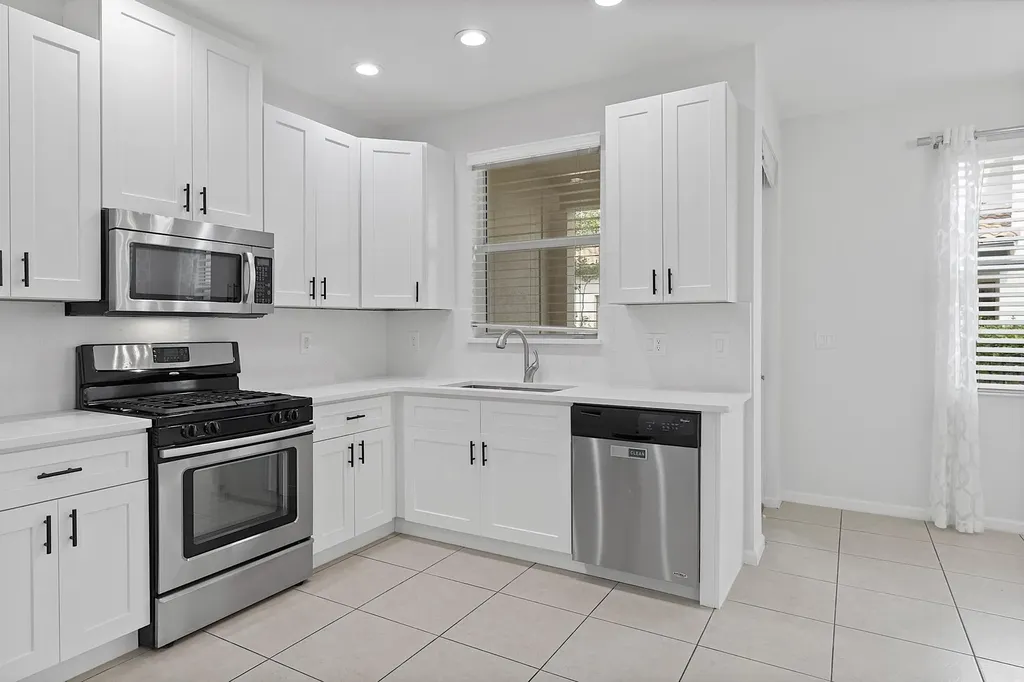 3330 NW 124th Way Sunrise FL 33323