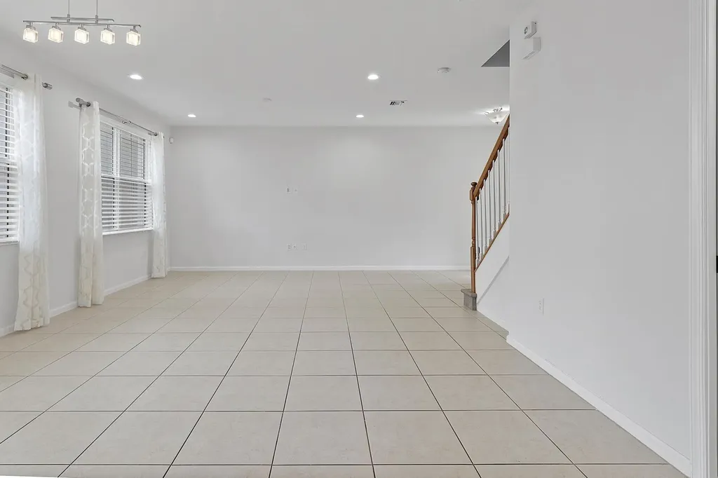 3330 NW 124th Way Sunrise FL 33323