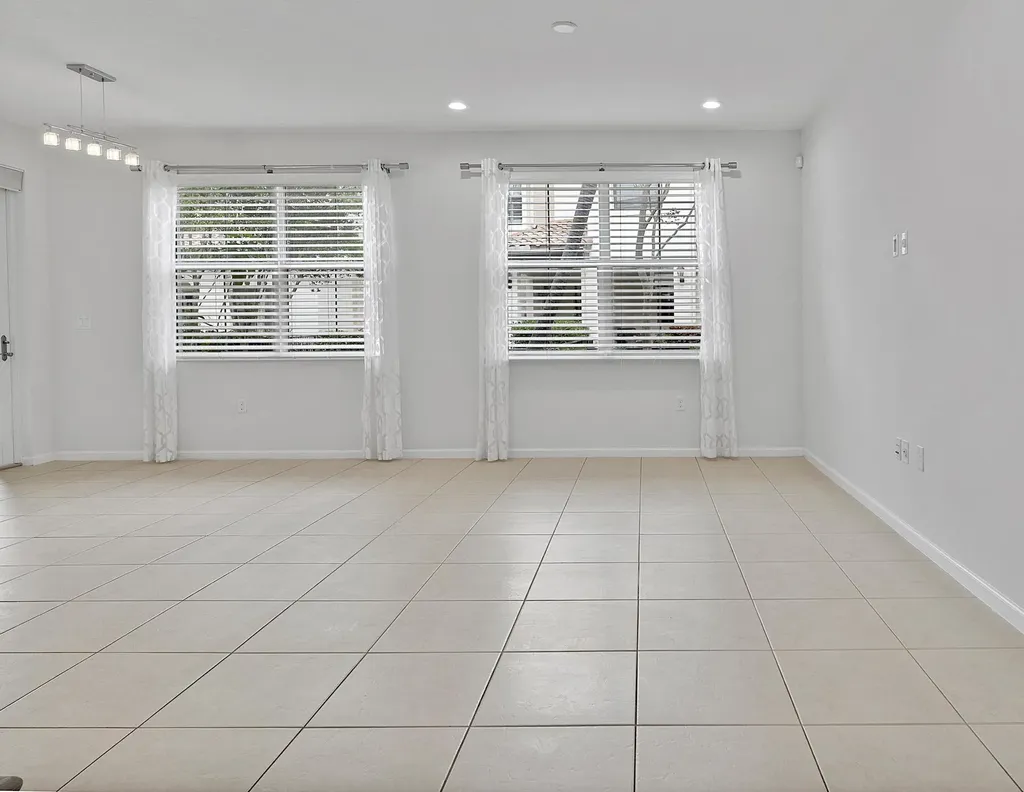 3330 NW 124th Way Sunrise FL 33323