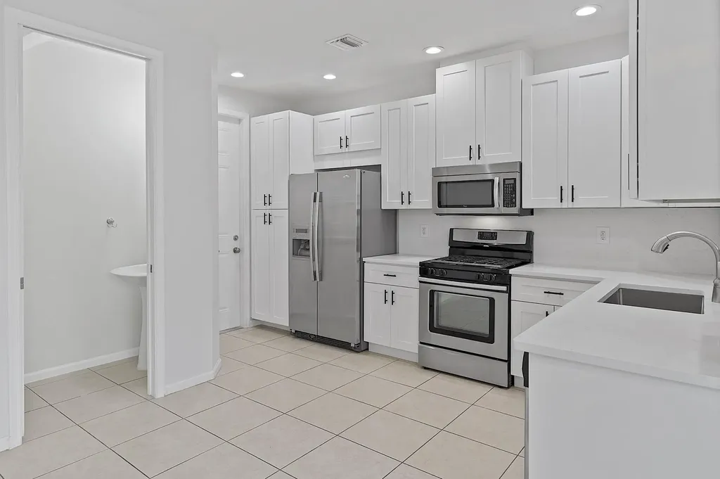 3330 NW 124th Way Sunrise FL 33323