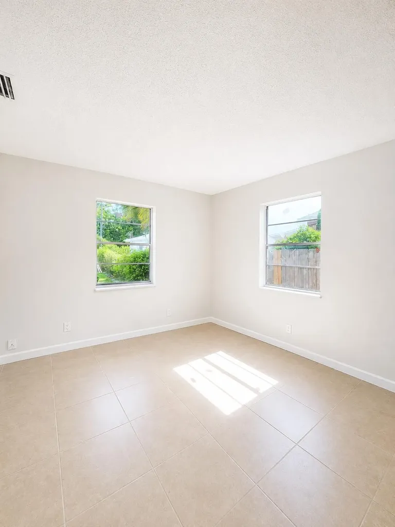 125 W 17th Street W Riviera Beach FL 33404