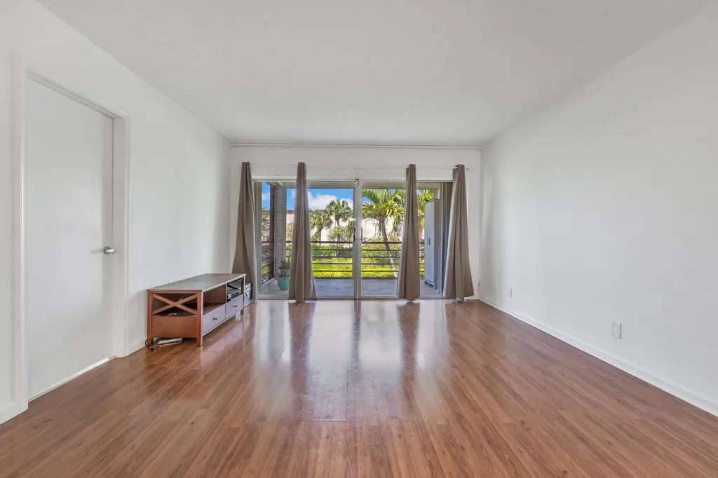 3075 Gardens E Drive Palm Beach Gardens FL 33410