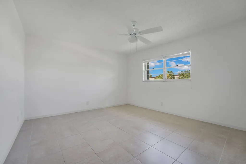 3075 Gardens E Drive Palm Beach Gardens FL 33410