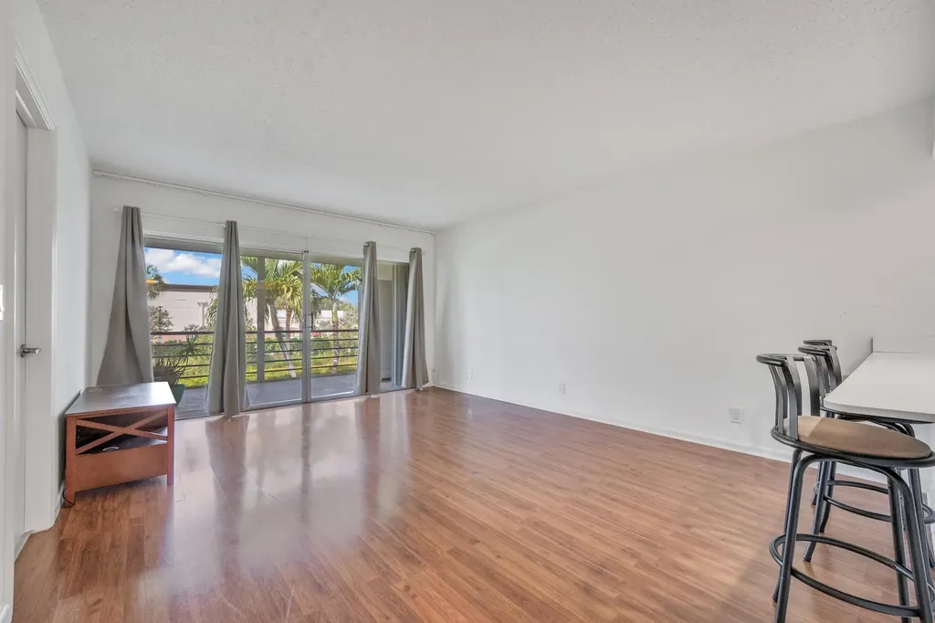 3075 Gardens E Drive Palm Beach Gardens FL 33410