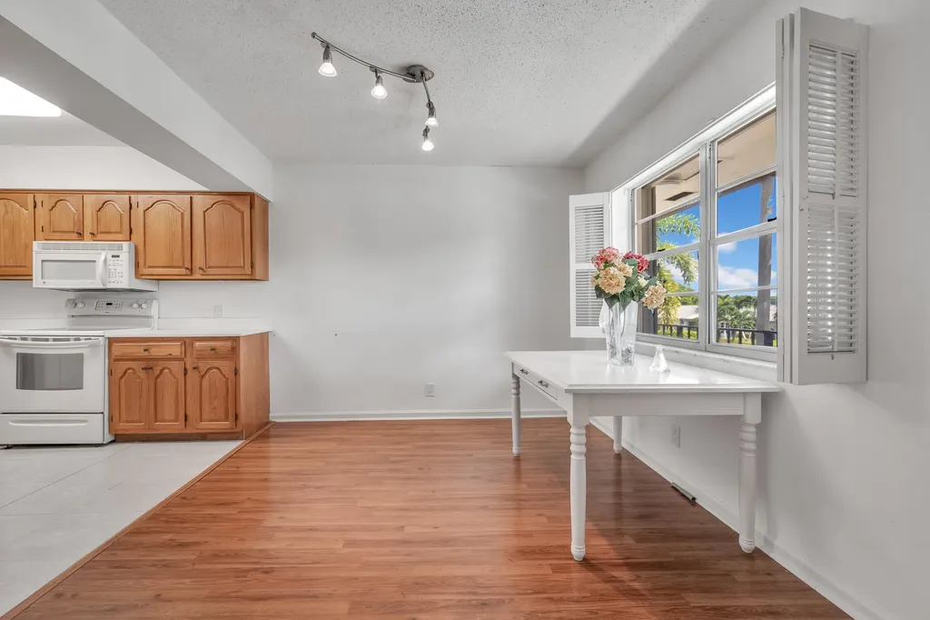 3075 Gardens E Drive Palm Beach Gardens FL 33410