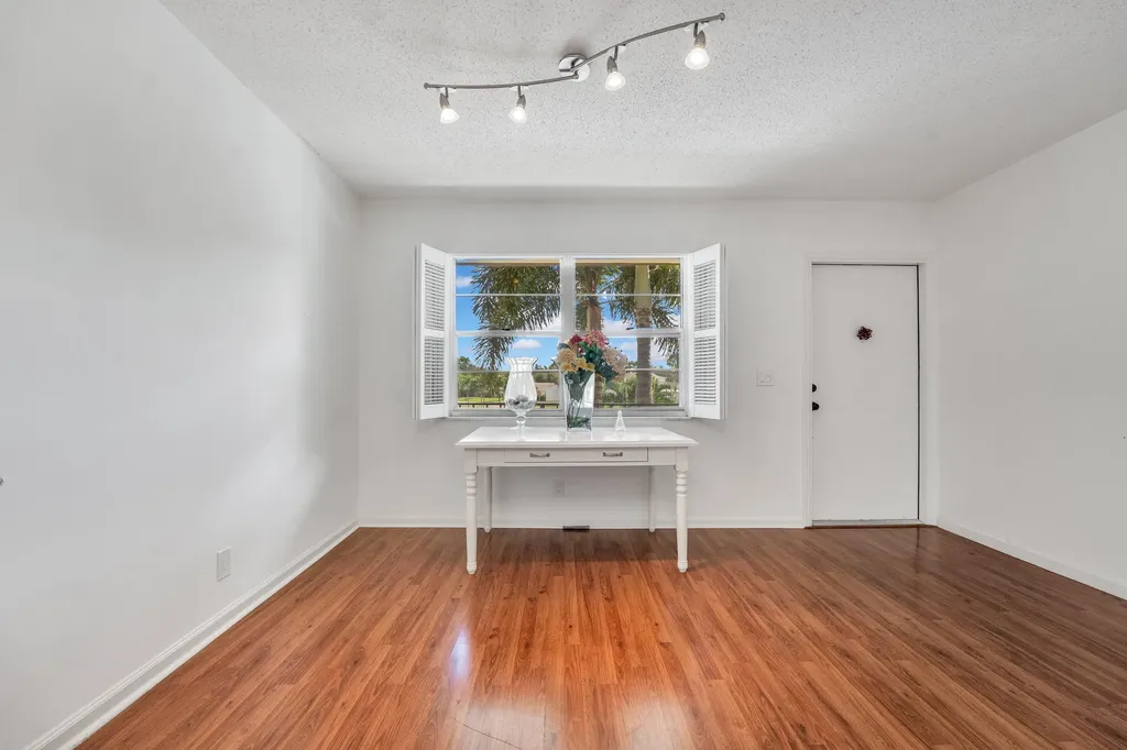 3075 Gardens E Drive Palm Beach Gardens FL 33410