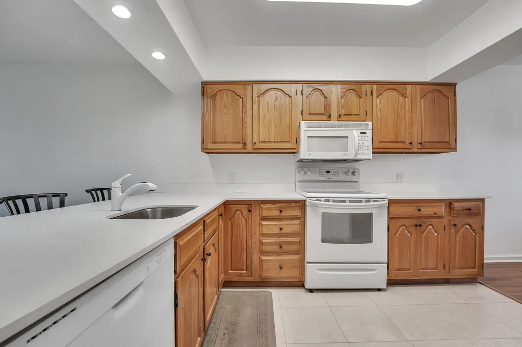 3075 Gardens E Drive Palm Beach Gardens FL 33410
