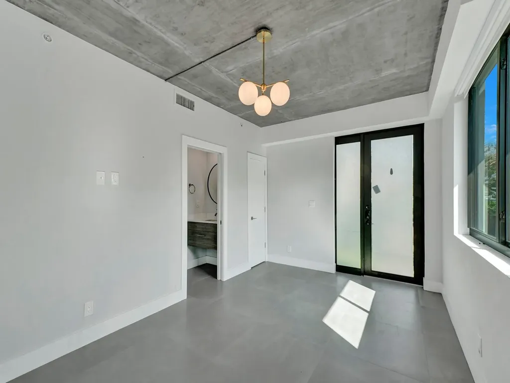 924 NE 4th Street Fort Lauderdale FL 33301