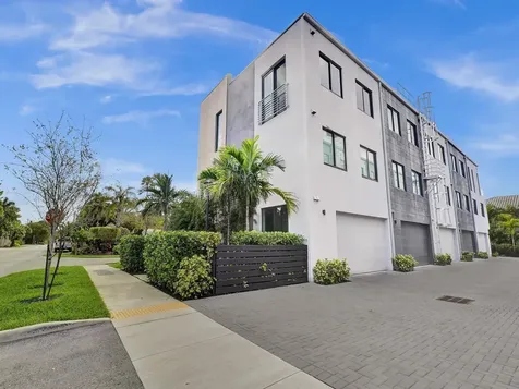 924 NE 4th Street Fort Lauderdale FL 33301