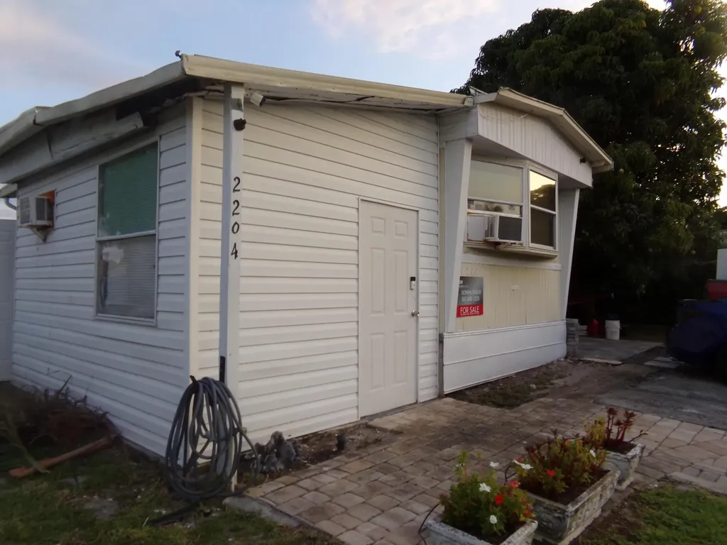 2204 NW 23rd Avenue Boynton Beach FL 33436