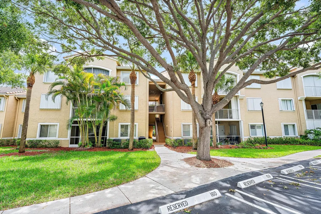 242 Village Boulevard Tequesta FL 33469