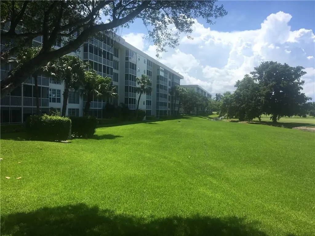 2851 S Palm Aire Drive Pompano Beach FL 33069