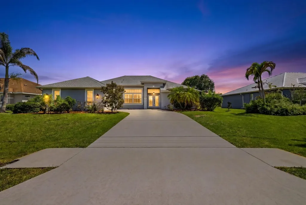 474 SW Carter Avenue Port St Lucie FL 34983