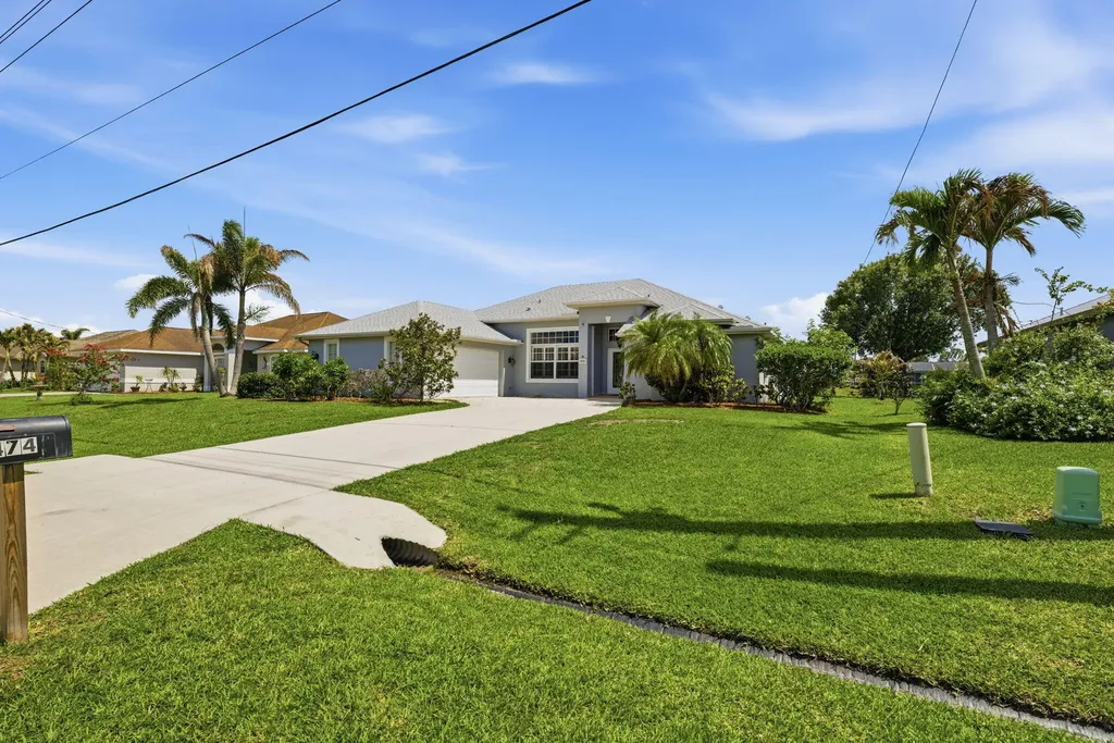 474 SW Carter Avenue Port St Lucie FL 34983