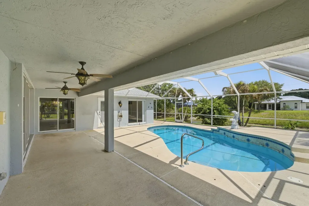 474 SW Carter Avenue Port St Lucie FL 34983