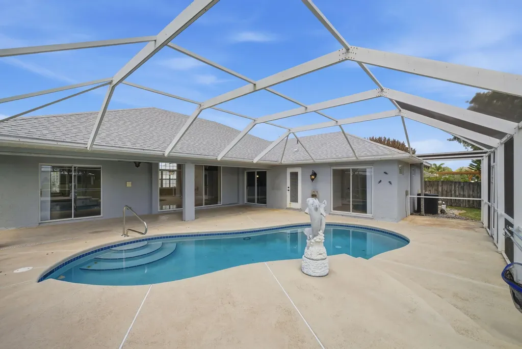 474 SW Carter Avenue Port St Lucie FL 34983