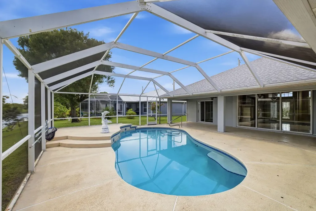 474 SW Carter Avenue Port St Lucie FL 34983
