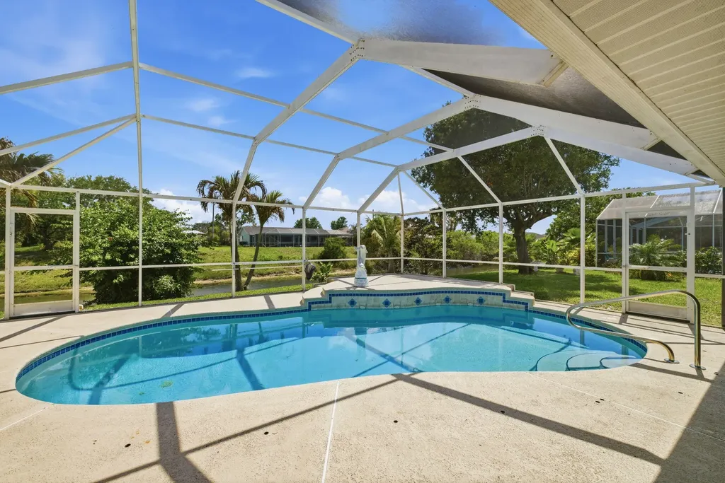 474 SW Carter Avenue Port St Lucie FL 34983